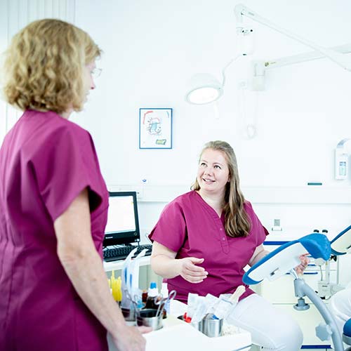 Frauenärztin Balingen - Dr. Harasztosi im Behandlungszimmer